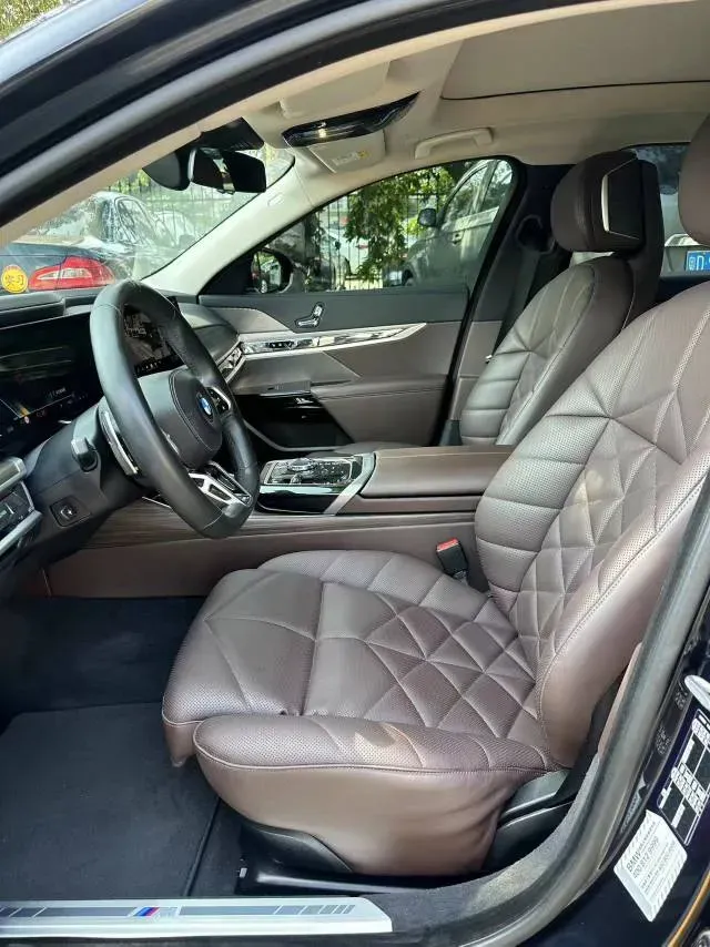 2023 BMW 7 Series 3.0T 381HP L6 8AT,autocango,china used car exporter,china ev exporter,chinese used car exporter,chinese used ev exporter