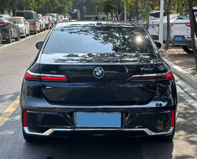 2023 BMW 7 Series 3.0T 381HP L6 8AT,autocango,china used car exporter,china ev exporter,chinese used car exporter,chinese used ev exporter