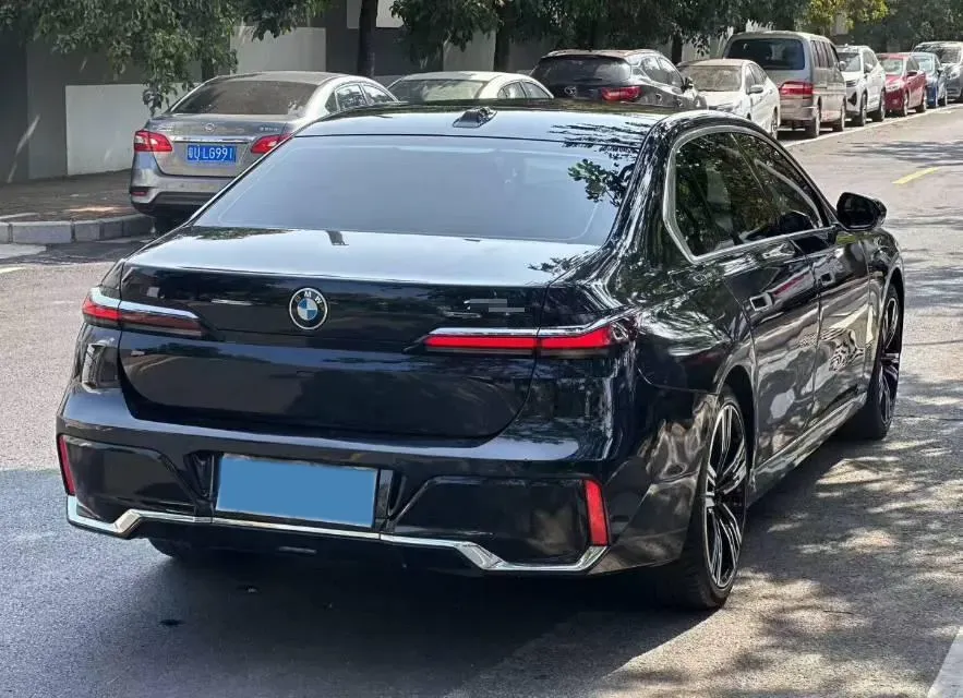 2023 BMW 7 Series 3.0T 381HP L6 8AT,autocango,china used car exporter,china ev exporter,chinese used car exporter,chinese used ev exporter