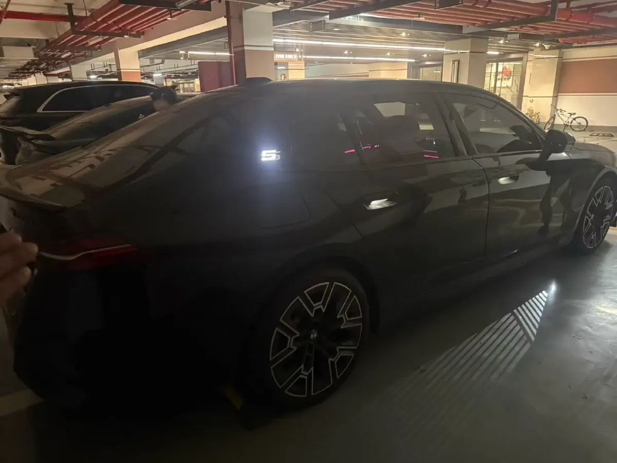 2025 BMW 5 Series 2.0T 258HP L4 8AT,autocango,china used car exporter,china ev exporter,chinese used car exporter,chinese used ev exporter