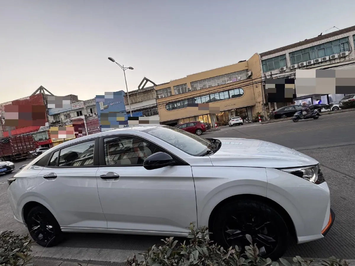 2023 DongFeng Aeolus YiXuan 1.5L 125HP L4 6DCT,autocango,china used car exporter,china ev exporter,chinese used car exporter,chinese used ev exporter