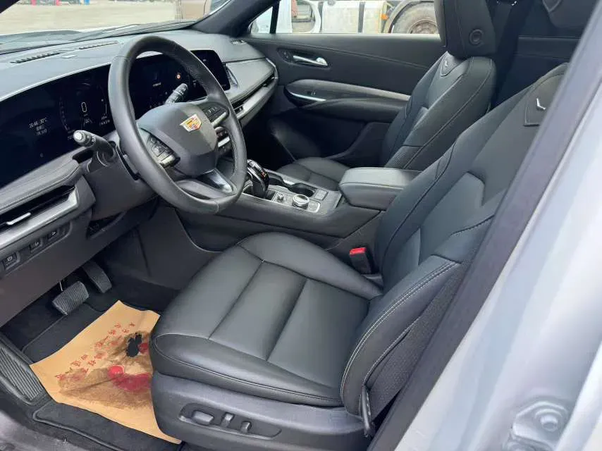 2024 Cadillac XT4 2.0T 237HP L4 9AT,autocango,china used car exporter,china ev exporter,chinese used car exporter,chinese used ev exporter