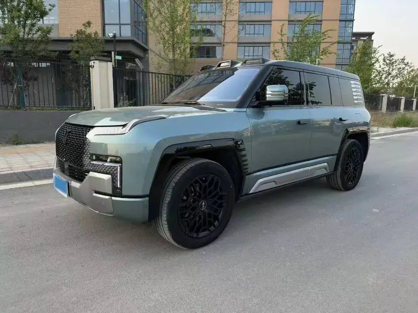 2023 YangWang U8 2.0T 272HP L4 REEV 49.05KWH
