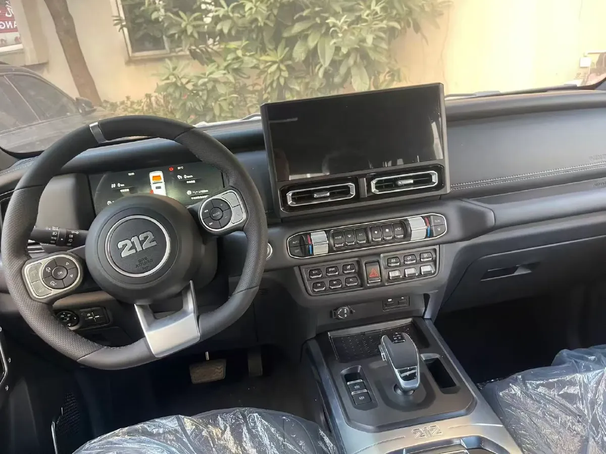 2025 212 212 T01 2.0T 252HP L4 8AT,autocango,china used car exporter,china ev exporter,chinese used car exporter,chinese used ev exporter