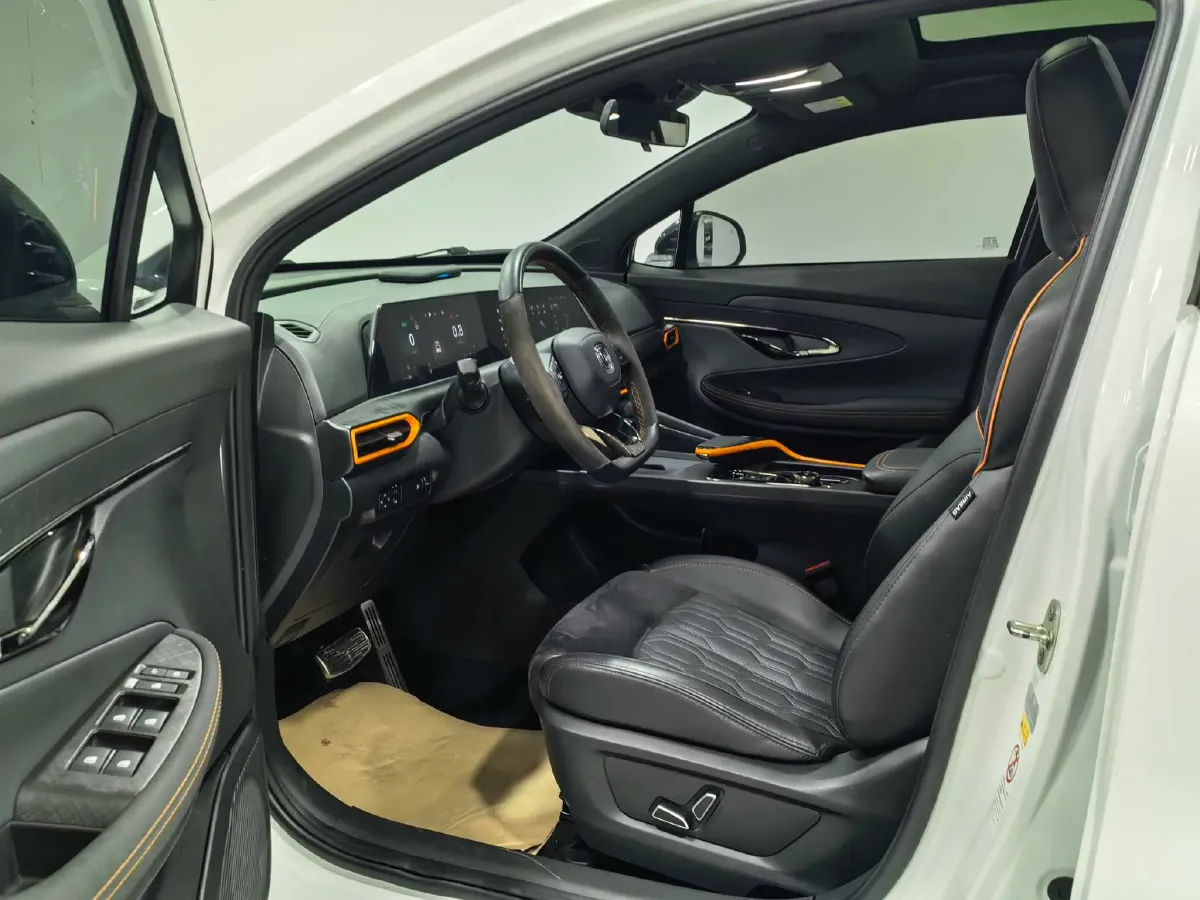 2022 ChangAn UNI-T 1.5T 188HP L4 7DCT,autocango,china used car exporter,china ev exporter,chinese used car exporter,chinese used ev exporter