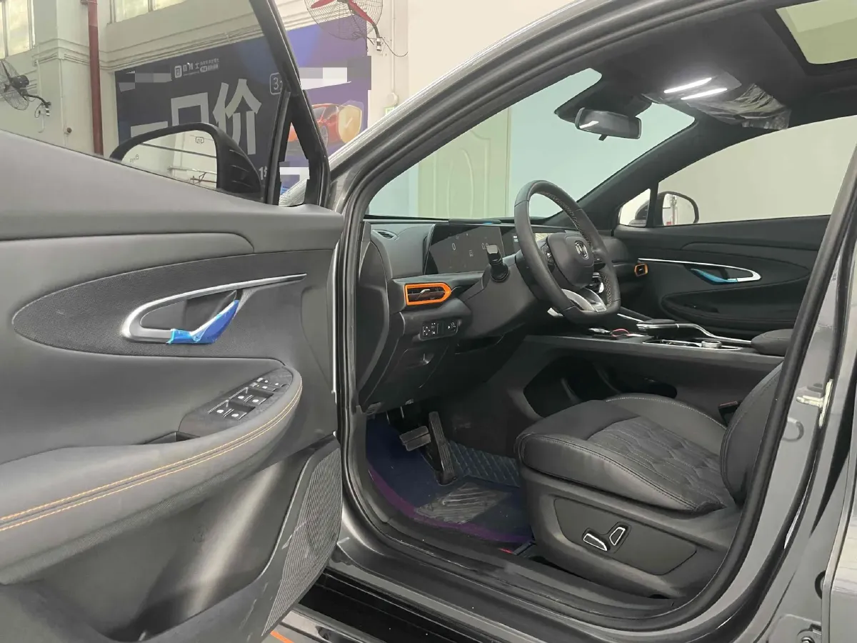 2022 ChangAn UNI-T 1.5T 188HP L4 7DCT,autocango,china used car exporter,china ev exporter,chinese used car exporter,chinese used ev exporter