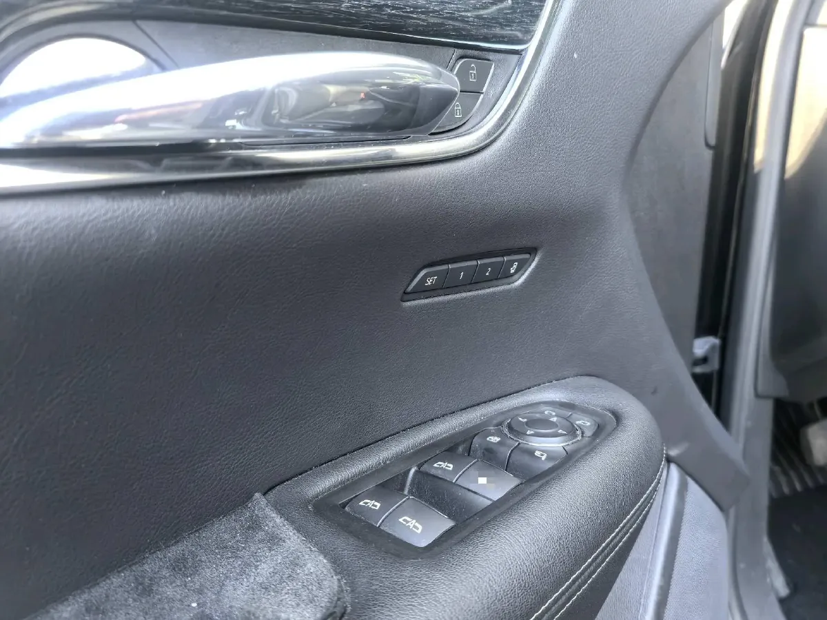 2022 Cadillac XT5 2.0T 237HP L4 9AT,autocango,china used car exporter,china ev exporter,chinese used car exporter,chinese used ev exporter