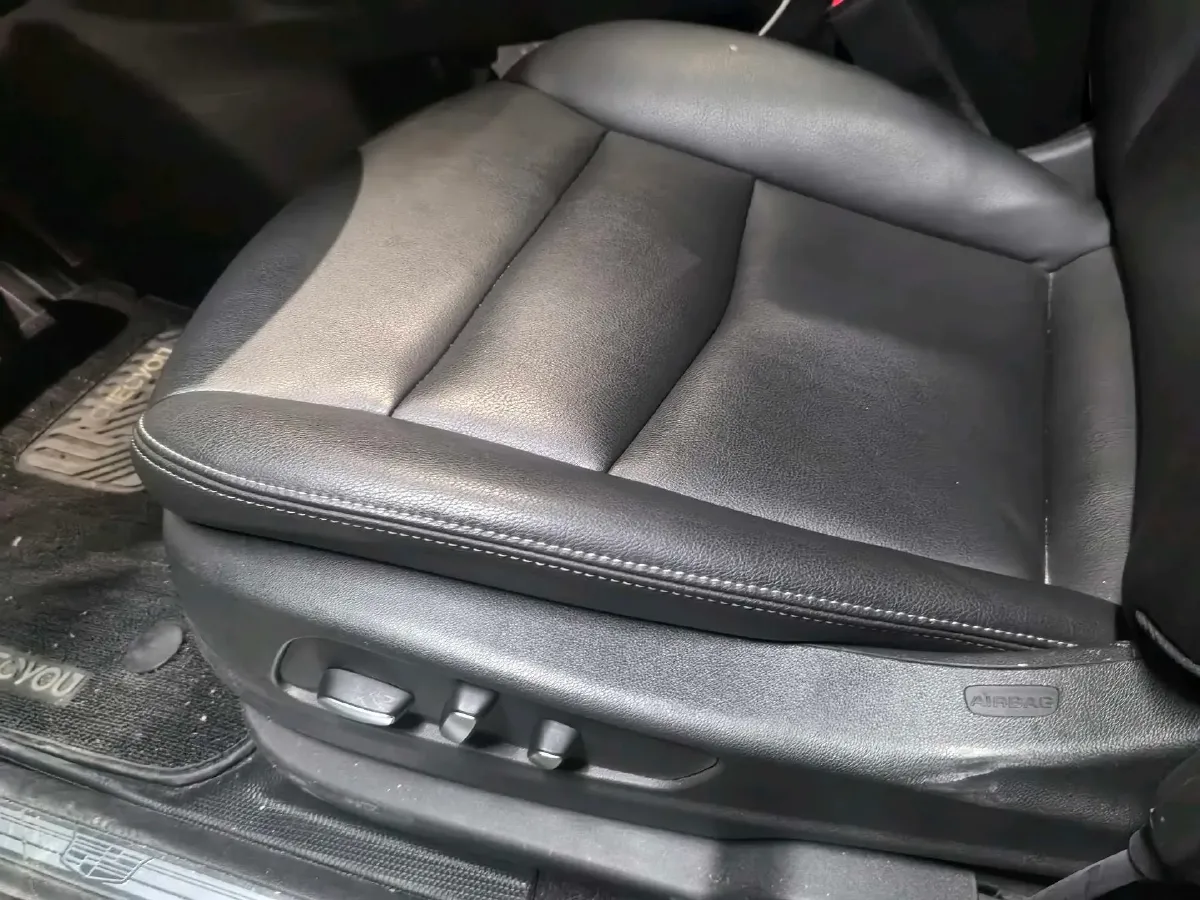 2022 Cadillac XT5 2.0T 237HP L4 9AT,autocango,china used car exporter,china ev exporter,chinese used car exporter,chinese used ev exporter