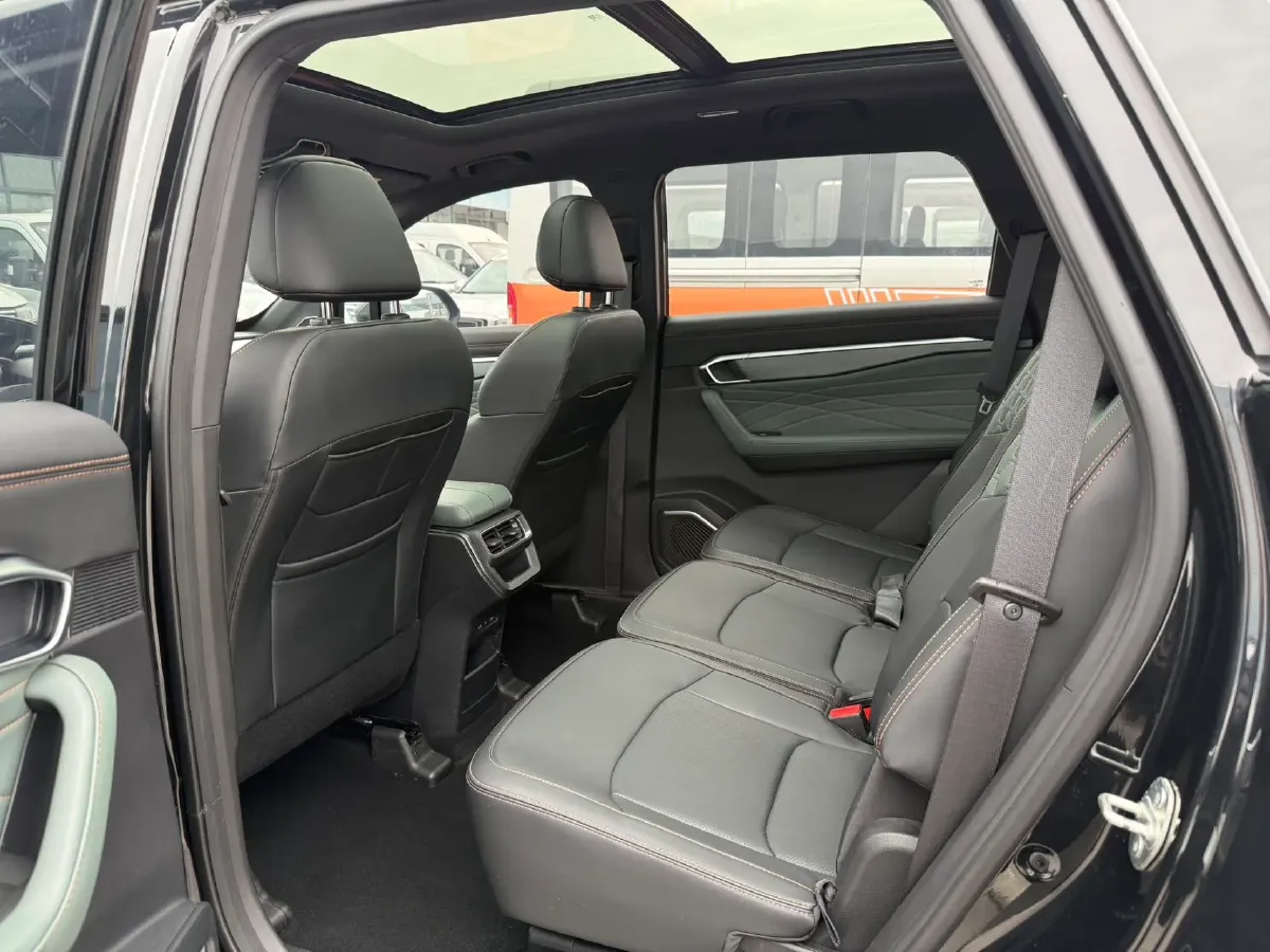 2024 Geely Okavango L 2.0T 218HP L4 7DCT,autocango,china used car exporter,china ev exporter,chinese used car exporter,chinese used ev exporter