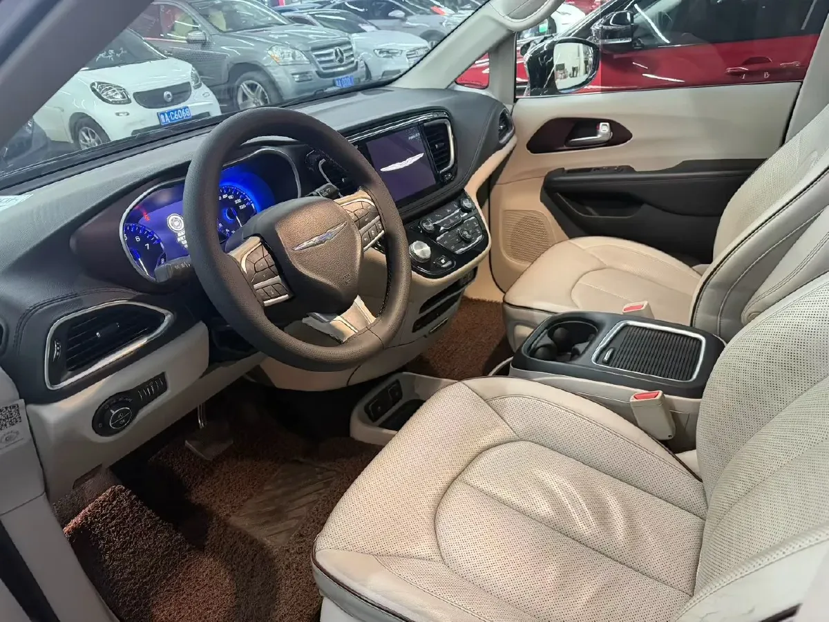 2017 Chrysler Pacifica 3.6L 279HP V6 9AT,autocango,china used car exporter,china ev exporter,chinese used car exporter,chinese used ev exporter