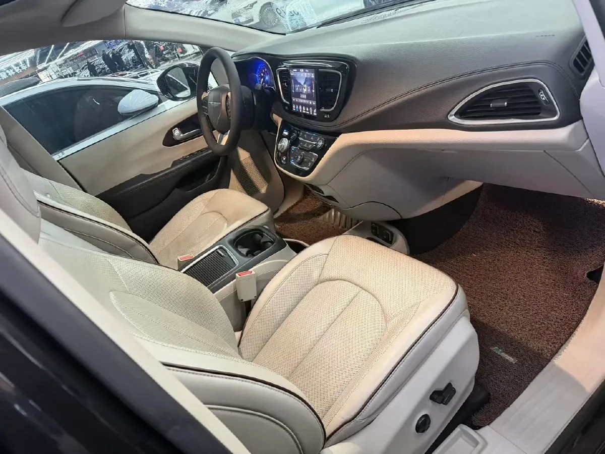 2017 Chrysler Pacifica 3.6L 279HP V6 9AT,autocango,china used car exporter,china ev exporter,chinese used car exporter,chinese used ev exporter