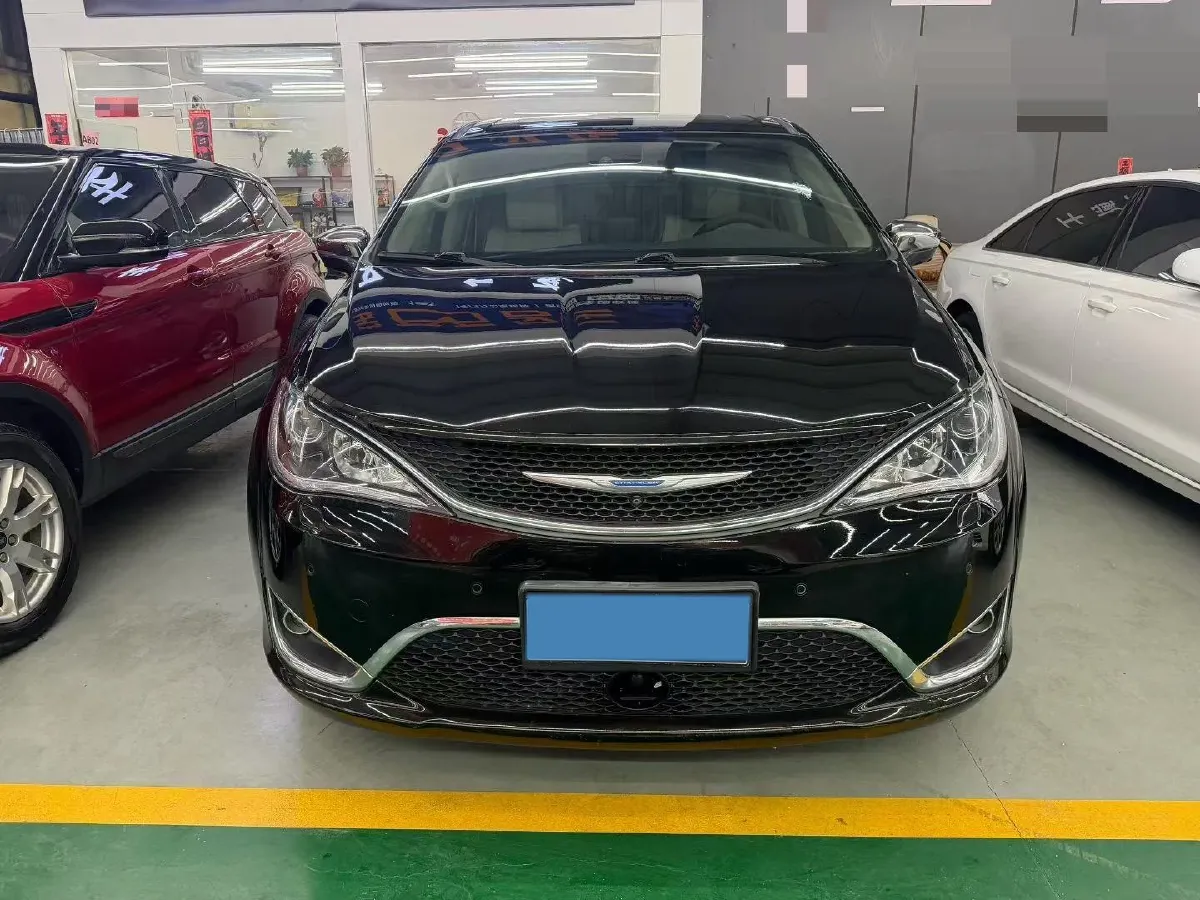 2017 Chrysler Pacifica 3.6L 279HP V6 9AT,autocango,china used car exporter,china ev exporter,chinese used car exporter,chinese used ev exporter