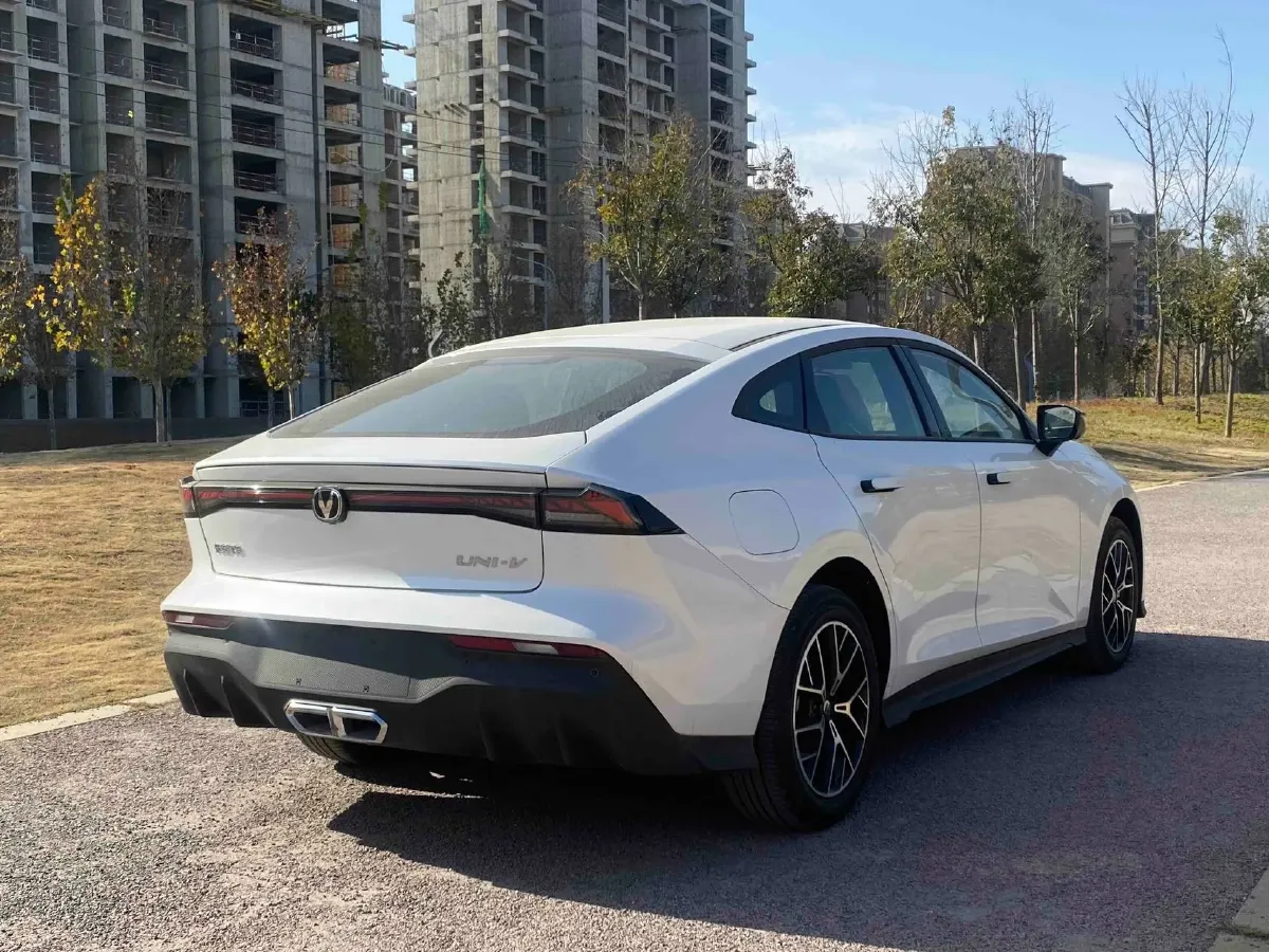 2024 ChangAn UNI-V iDD 1.5L 110HP L4 E-CVT PHEV 18.99KWH,autocango,china used car exporter,china ev exporter,chinese used car exporter,chinese used ev exporter