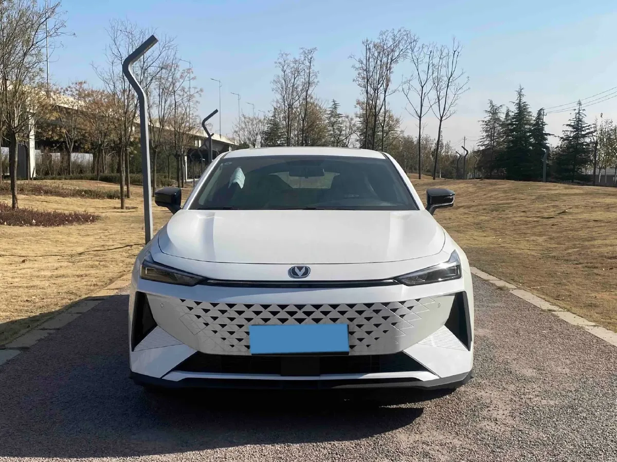 2024 ChangAn UNI-V iDD 1.5L 110HP L4 E-CVT PHEV 18.99KWH,autocango,china used car exporter,china ev exporter,chinese used car exporter,chinese used ev exporter