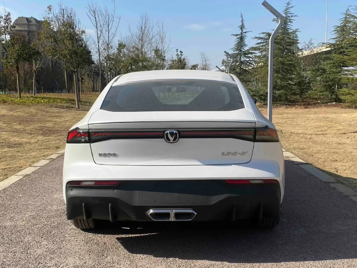 2024 ChangAn UNI-V iDD 1.5L 110HP L4 E-CVT PHEV 18.99KWH,autocango,china used car exporter,china ev exporter,chinese used car exporter,chinese used ev exporter