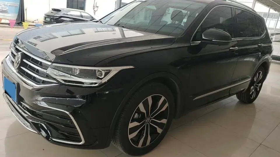 2025 Volkswagen Tiguan L 2.0T 186HP L4 7DCT