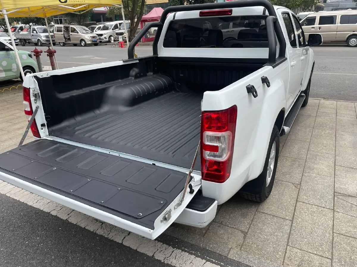 2022 Isuzu RE-MAX Jim 2.8T 120HP L4 5MT,autocango,china used car exporter,china ev exporter,chinese used car exporter,chinese used ev exporter