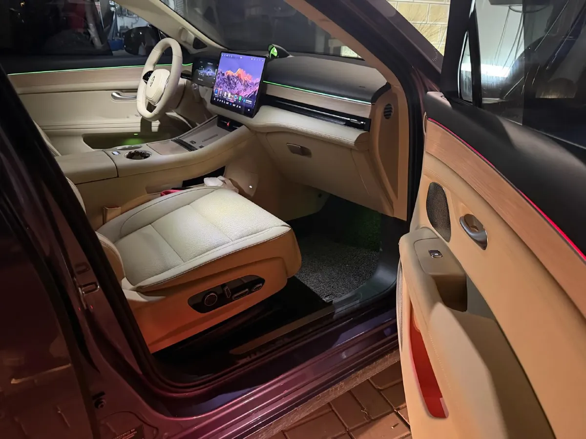 2025 AITO AITO M5 BEV 83KWH,autocango,china used car exporter,china ev exporter,chinese used car exporter,chinese used ev exporter