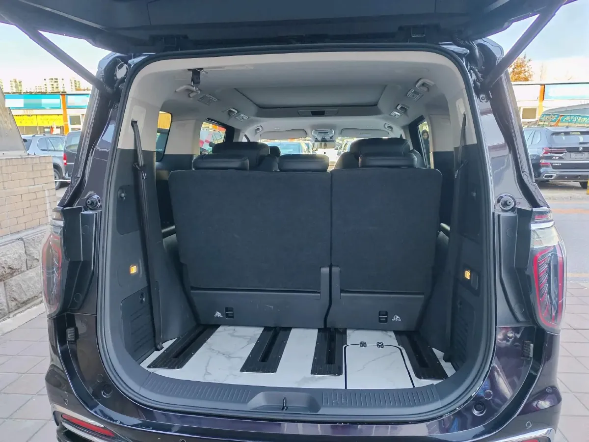 2023 HongQi HQ9 2.0T 252HP L4 8AT,autocango,china used car exporter,china ev exporter,chinese used car exporter,chinese used ev exporter