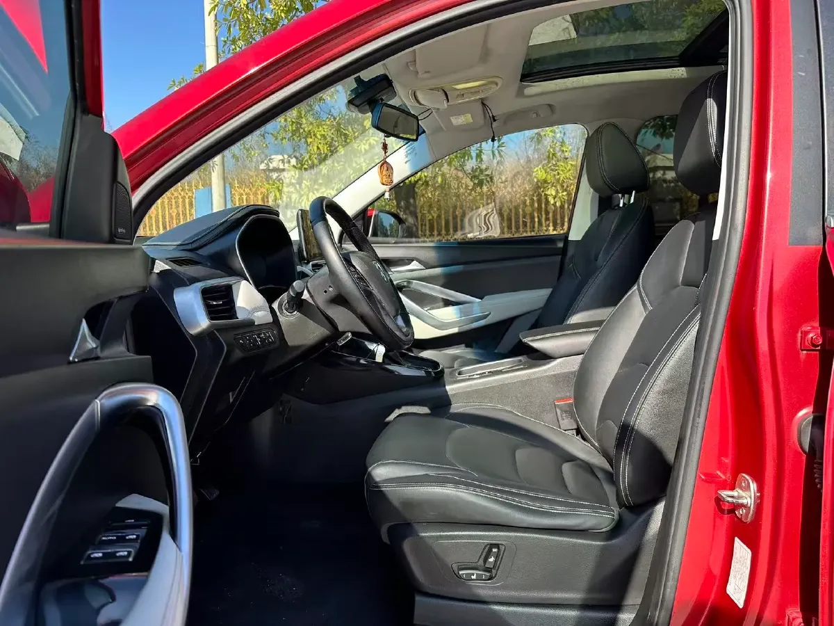 2018 BaoJun 530 1.5T 150HP L4 6DCT,autocango,china used car exporter,china ev exporter,chinese used car exporter,chinese used ev exporter