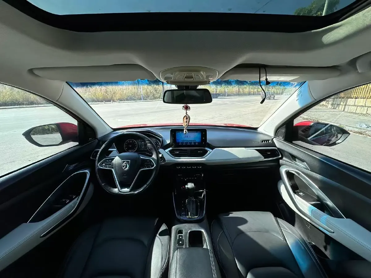 2018 BaoJun 530 1.5T 150HP L4 6DCT,autocango,china used car exporter,china ev exporter,chinese used car exporter,chinese used ev exporter