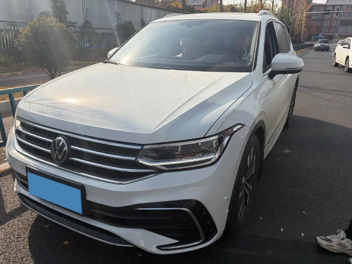 2024 Volkswagen Tiguan L 2.0T 186HP L4 7DCT 2024 Volkswagen Tiguan L 2.0T 186HP L4 7DCT