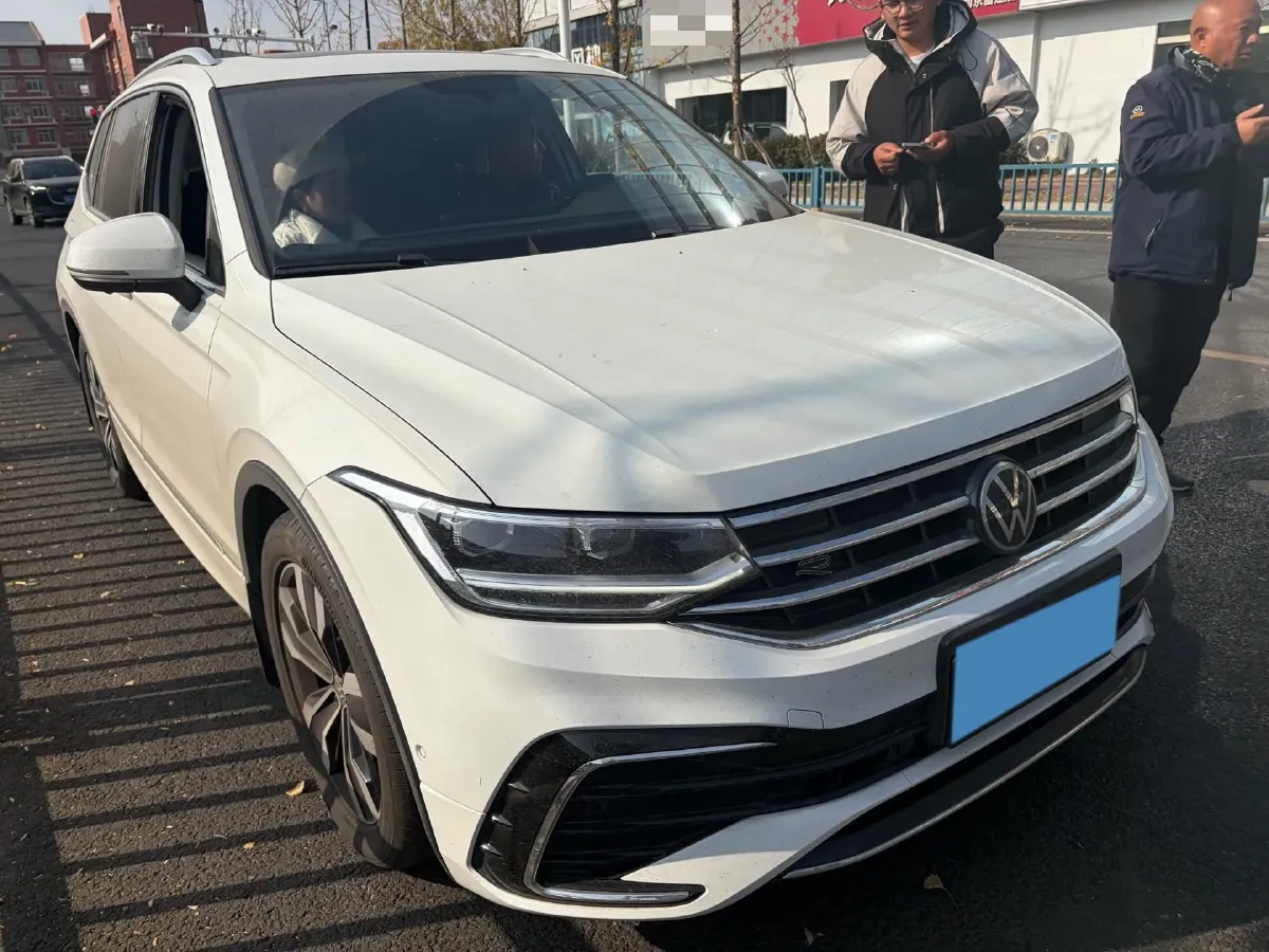2024 Volkswagen Tiguan L 2.0T 186HP L4 7DCT,autocango,china used car exporter,china ev exporter,chinese used car exporter,chinese used ev exporter