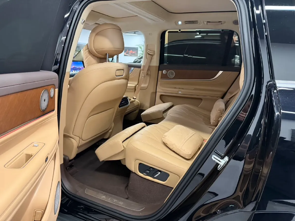 2024 AITO AITO M9 1.5T 152HP L4 REEV 42KWH,autocango,china used car exporter,china ev exporter,chinese used car exporter,chinese used ev exporter