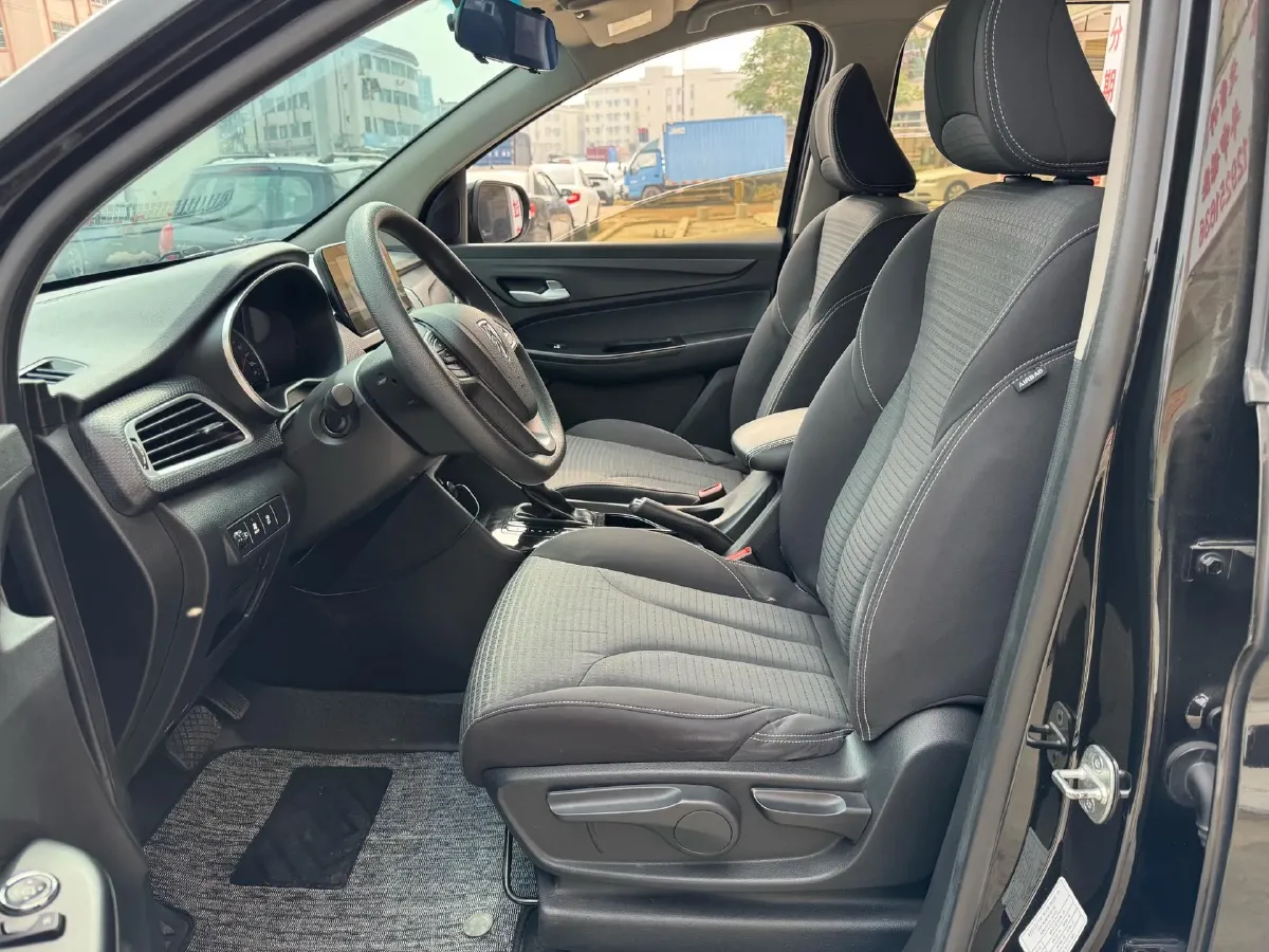 2019 BaoJun 730 1.5T 151HP L4 CVT,autocango,china used car exporter,china ev exporter,chinese used car exporter,chinese used ev exporter