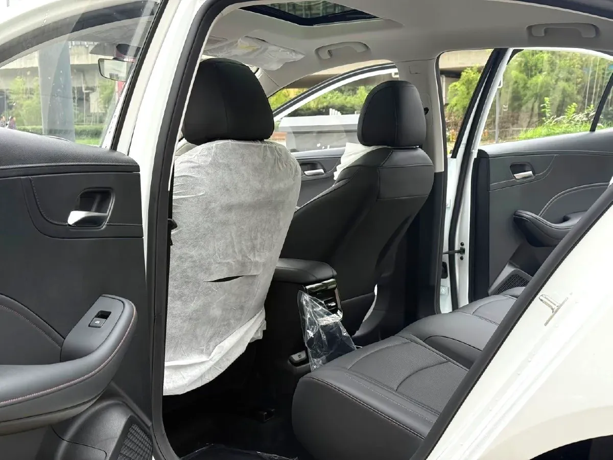 2026 Roewe i5 1.5L 129HP L4 CVT,autocango,china used car exporter,china ev exporter,chinese used car exporter,chinese used ev exporter