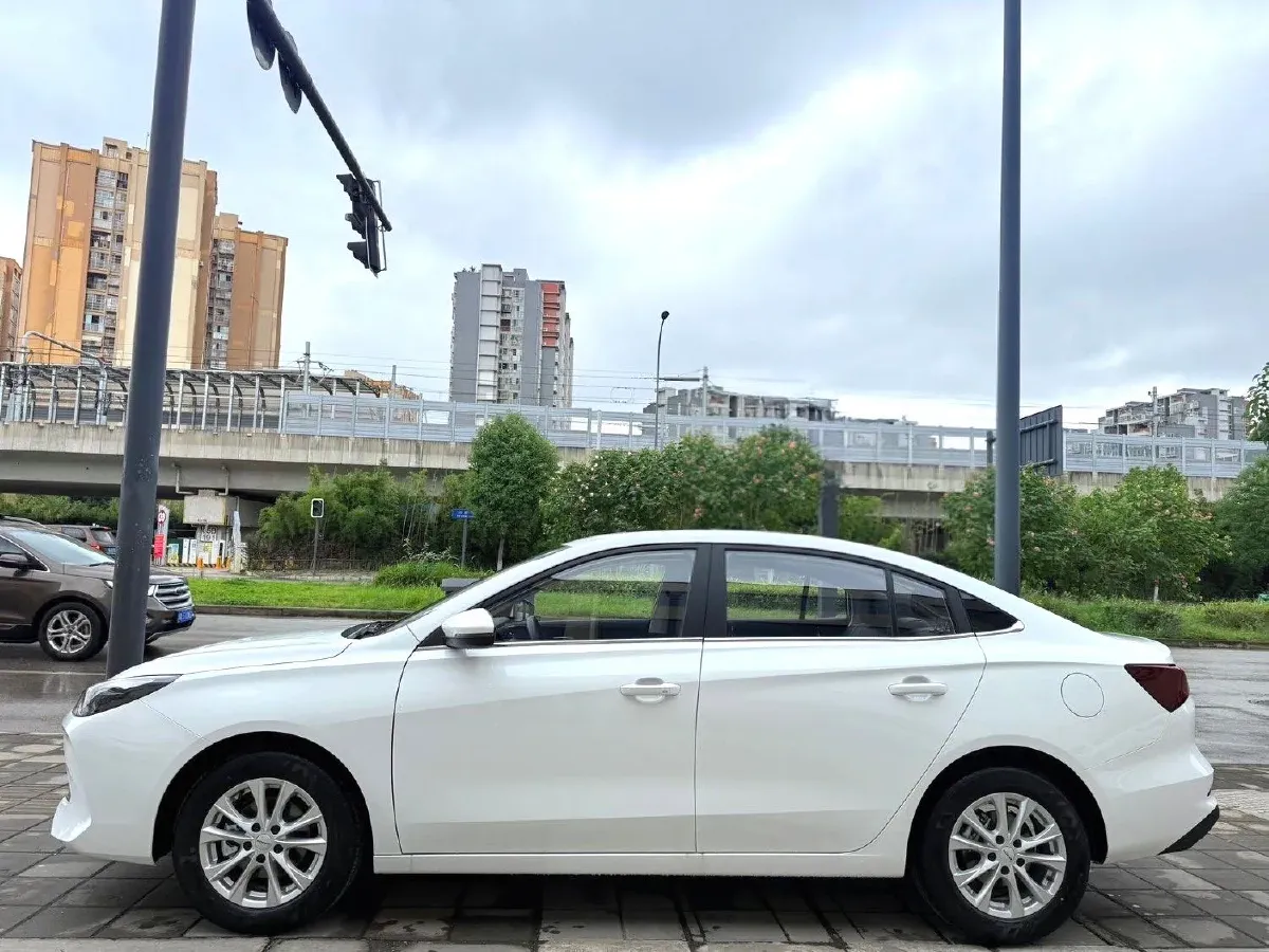 2026 Roewe i5 1.5L 129HP L4 CVT,autocango,china used car exporter,china ev exporter,chinese used car exporter,chinese used ev exporter