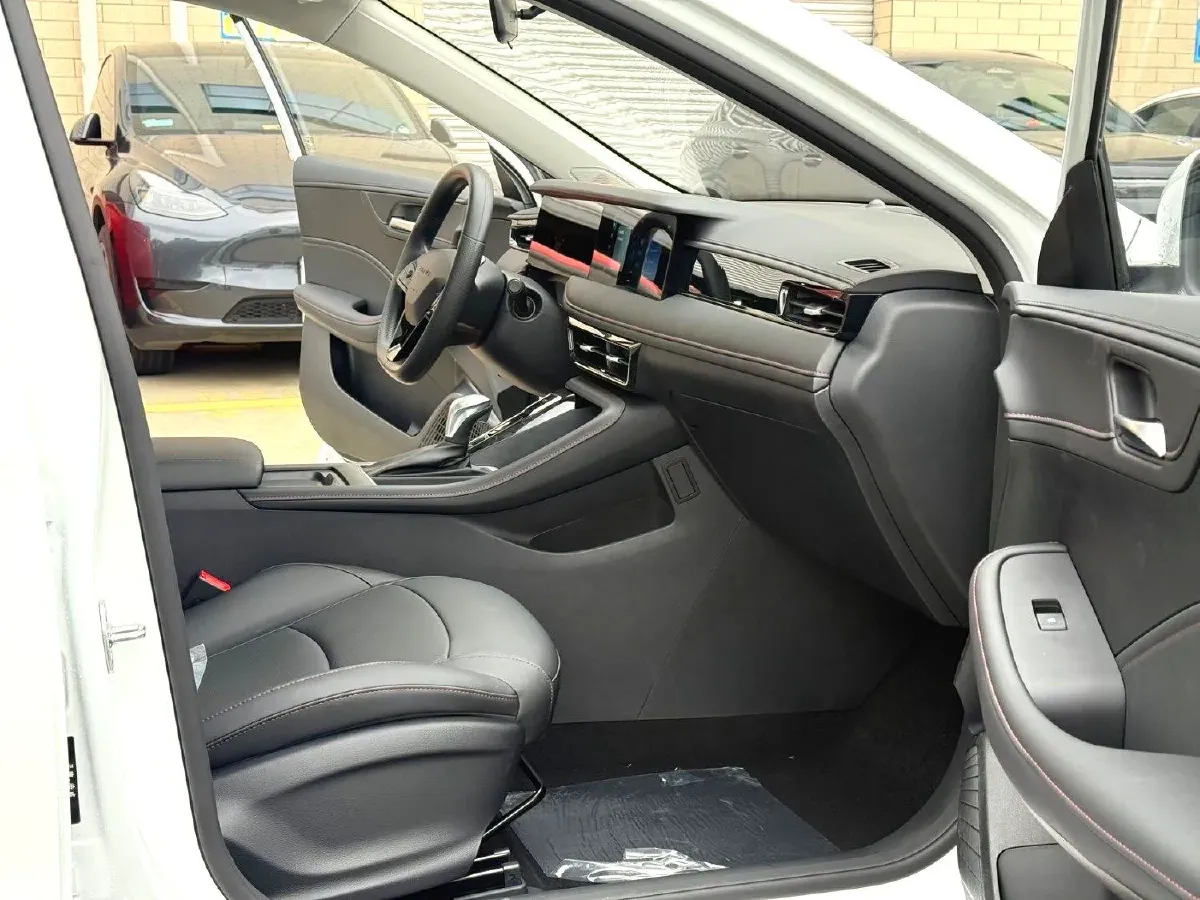 2026 Roewe i5 1.5L 129HP L4 CVT,autocango,china used car exporter,china ev exporter,chinese used car exporter,chinese used ev exporter