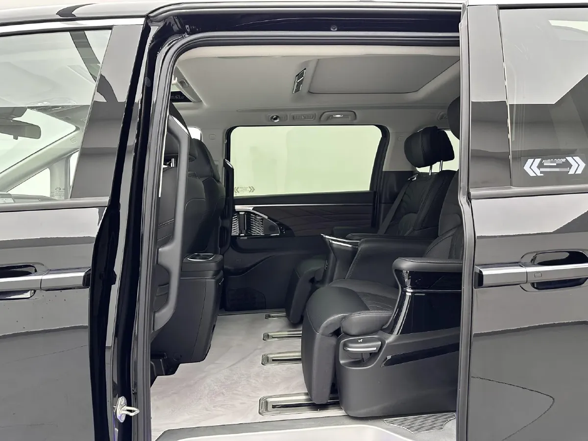 2024 GAC Trumpchi M8 2.0T 252HP L4 8AT,autocango,china used car exporter,china ev exporter,chinese used car exporter,chinese used ev exporter