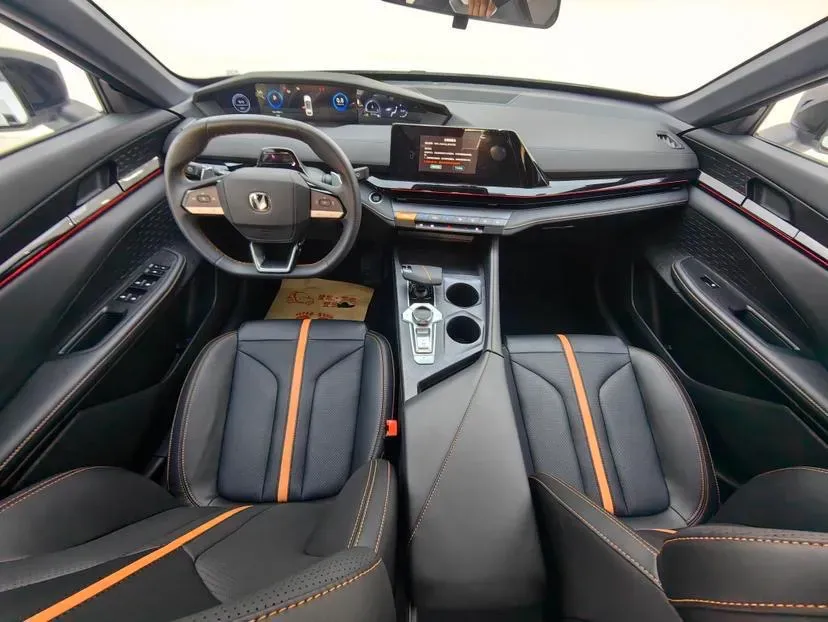 2024 ChangAn UNI-V 1.5T 188HP L4 7DCT,autocango,china used car exporter,china ev exporter,chinese used car exporter,chinese used ev exporter