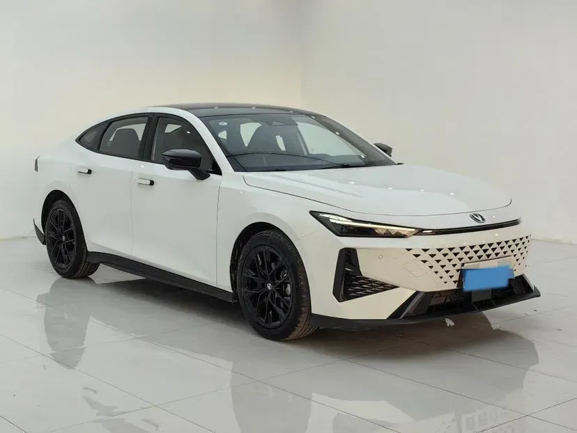 2024 ChangAn UNI-V 1.5T 188HP L4 7DCT,autocango,china used car exporter,china ev exporter,chinese used car exporter,chinese used ev exporter