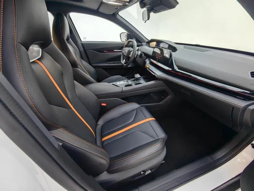 2024 ChangAn UNI-V 1.5T 188HP L4 7DCT,autocango,china used car exporter,china ev exporter,chinese used car exporter,chinese used ev exporter