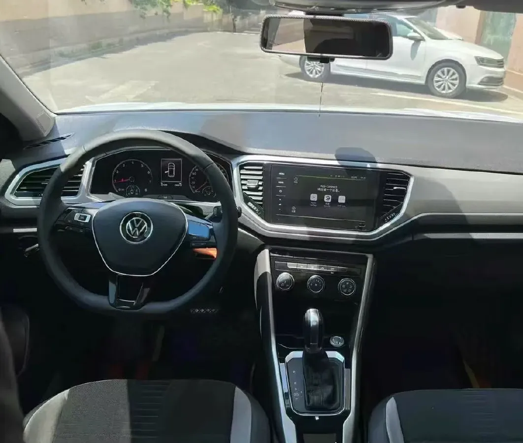 2022 Volkswagen T-Roc 1.4T 150HP L4 7DCT,autocango,china used car exporter,china ev exporter,chinese used car exporter,chinese used ev exporter