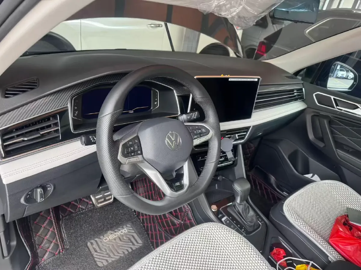 2024 Volkswagen Tiguan L 2.0T 186HP L4 7DCT,autocango,china used car exporter,china ev exporter,chinese used car exporter,chinese used ev exporter