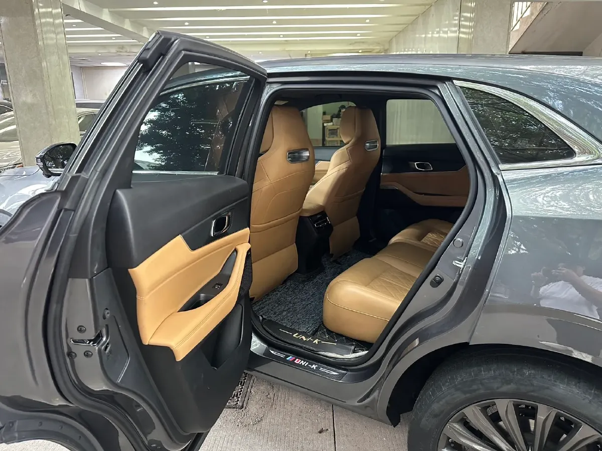 2021 ChangAn UNI-K 2.0T 233HP L4 8AT,autocango,china used car exporter,china ev exporter,chinese used car exporter,chinese used ev exporter