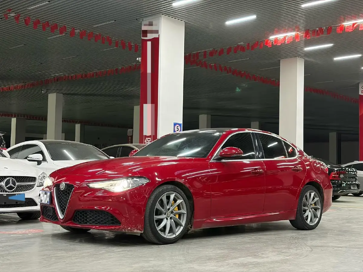 2019 Alfa Romeo Giulia 2.0T 280HP L4 8AT