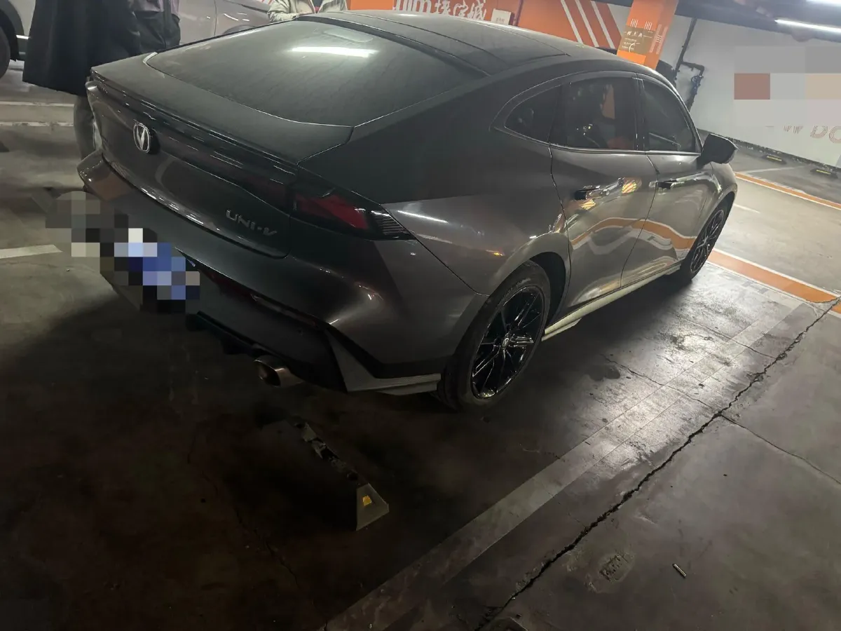 2022 ChangAn UNI-V 1.5T 188HP L4 7DCT,autocango,china used car exporter,china ev exporter,chinese used car exporter,chinese used ev exporter