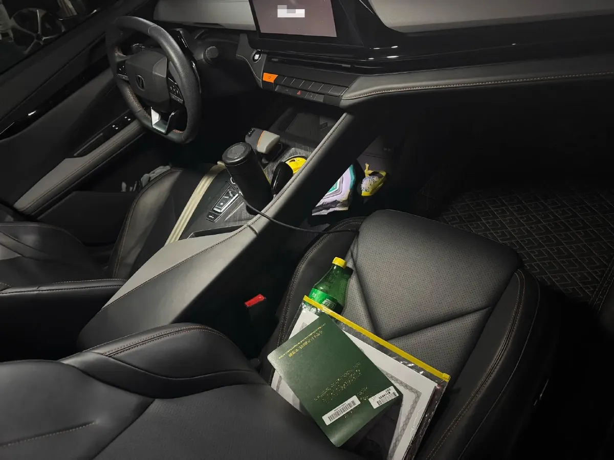 2022 ChangAn UNI-V 1.5T 188HP L4 7DCT,autocango,china used car exporter,china ev exporter,chinese used car exporter,chinese used ev exporter