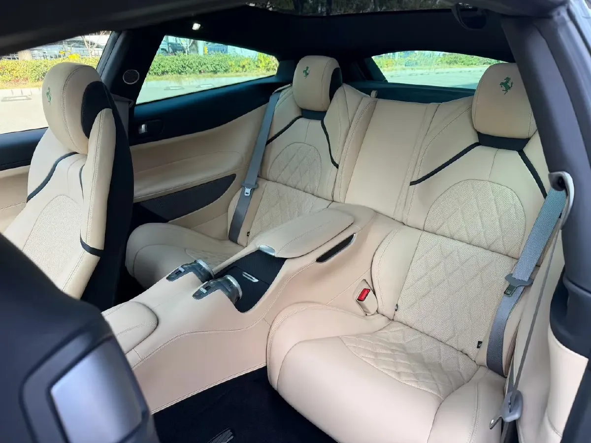 2017 Ferrari GTC4 Lusso 3.9T 609HP V8 7DCT,autocango,china used car exporter,china ev exporter,chinese used car exporter,chinese used ev exporter