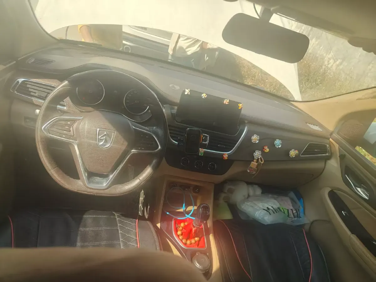 2017 BaoJun 730 1.5T 150HP L4 6MT,autocango,china used car exporter,china ev exporter,chinese used car exporter,chinese used ev exporter