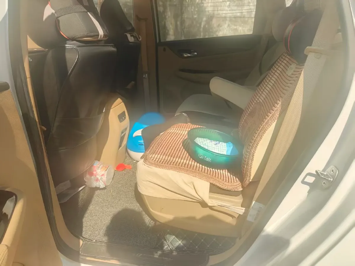 2017 BaoJun 730 1.5T 150HP L4 6MT,autocango,china used car exporter,china ev exporter,chinese used car exporter,chinese used ev exporter