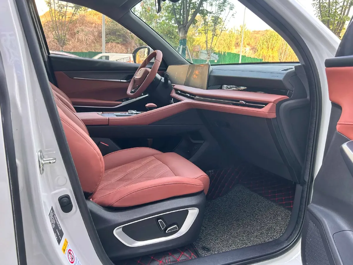 2023 ChangAn CS75 Plus 1.5T 188HP L4 8AT,autocango,china used car exporter,china ev exporter,chinese used car exporter,chinese used ev exporter