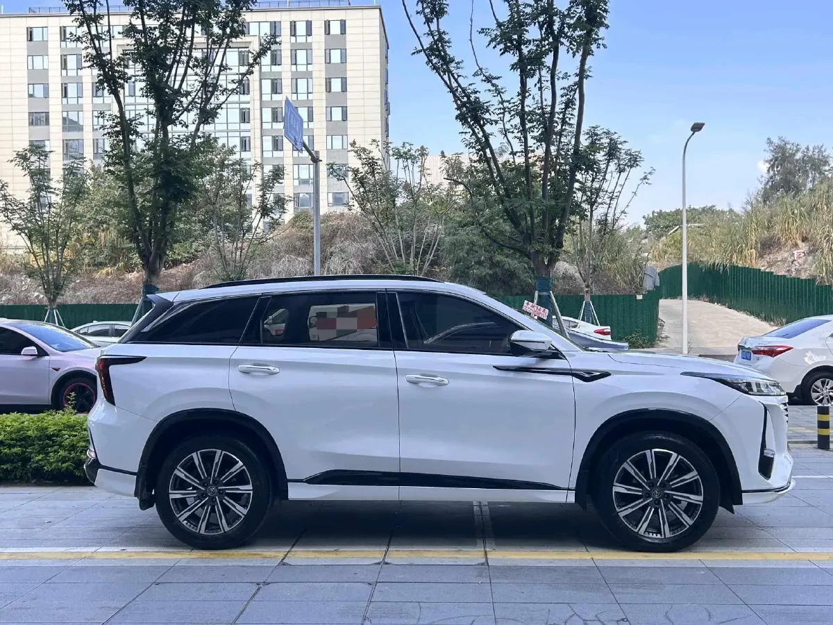 2023 ChangAn CS75 Plus 1.5T 188HP L4 8AT,autocango,china used car exporter,china ev exporter,chinese used car exporter,chinese used ev exporter