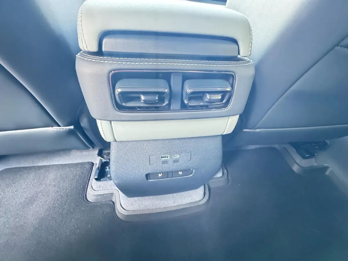 2023 FangChengBao Bao 5 1.5T 194HP L4 E-CVT PHEV 31.8KWH,autocango,china used car exporter,china ev exporter,chinese used car exporter,chinese used ev exporter