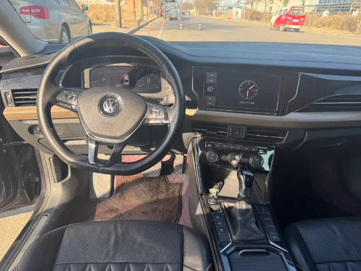 2019 Volvo V40 1.5T 152HP L4 6AT,autocango,china used car exporter,china ev exporter,chinese used car exporter,chinese used ev exporter