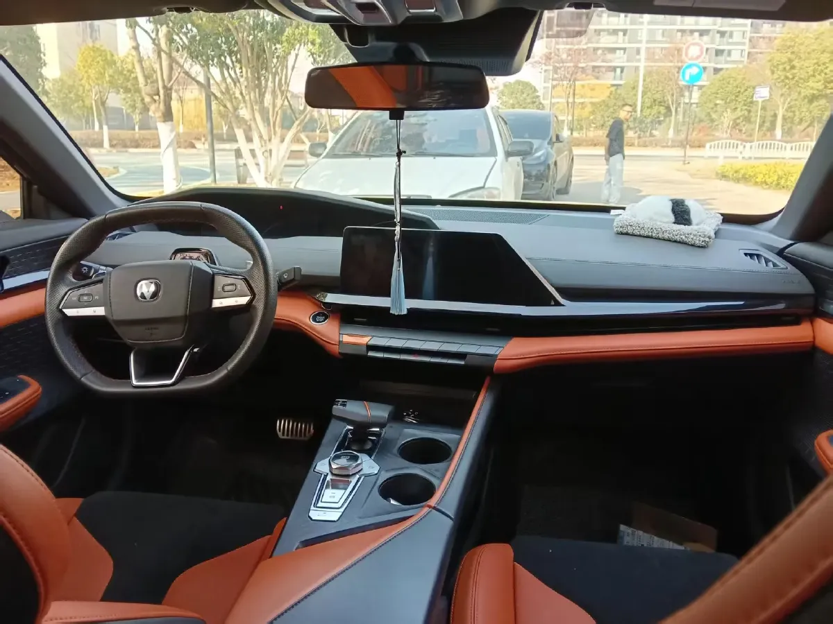 2023 ChangAn UNI-V 1.5T 188HP L4 7DCT,autocango,china used car exporter,china ev exporter,chinese used car exporter,chinese used ev exporter